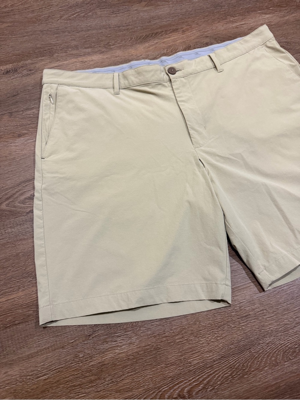 Tommy Bahama Chip Shot IslandZone 8” Golf Shorts Men’s 42 Khaki Performance - Picture 3 of 11